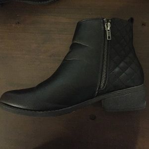 Black quilted black Chelsea boots