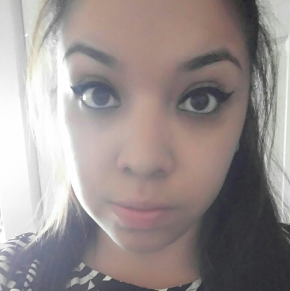 Meet your Posher, Cecilia - Picture 1 of 1