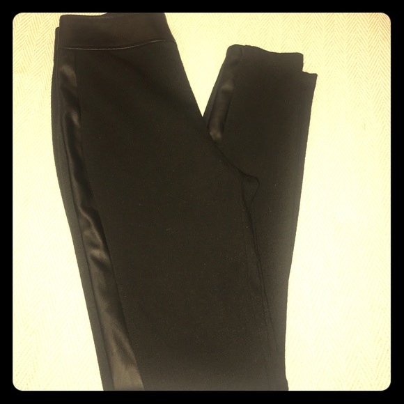 Tuxedo striped leather high waisted leggings!! 🔥