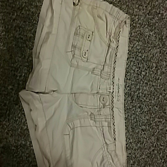 Beige/sand colored shorts - Picture 4 of 4