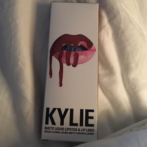 KYLIE LIP KIT IN DOLCE K!!!!