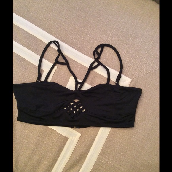 LAST🔹Strappy Crop Top🔹 - Picture 3 of 4