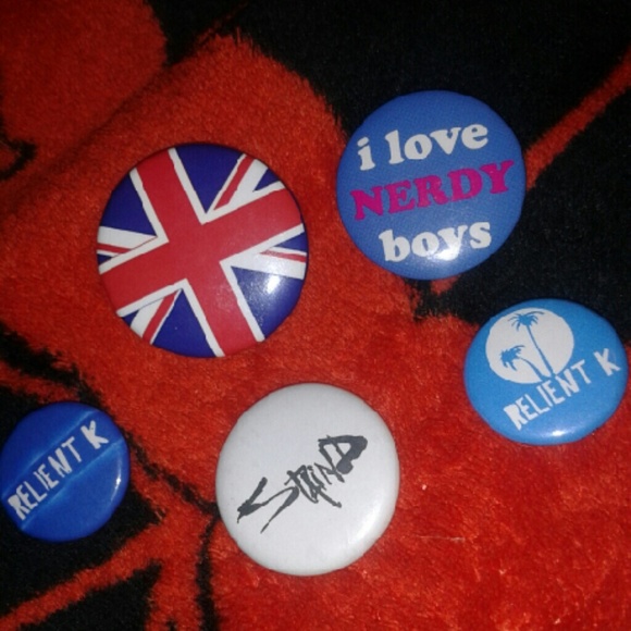 Buttons. Relient K. Staind. I love nerdy boys. UK