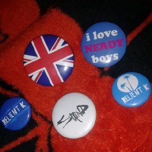 Buttons. Relient K. Staind. I love nerdy boys. UK