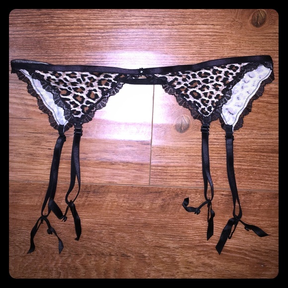 SOLD ✔️ in Merc Garter Belt, Cheetah, Leopard, Halloween 👻