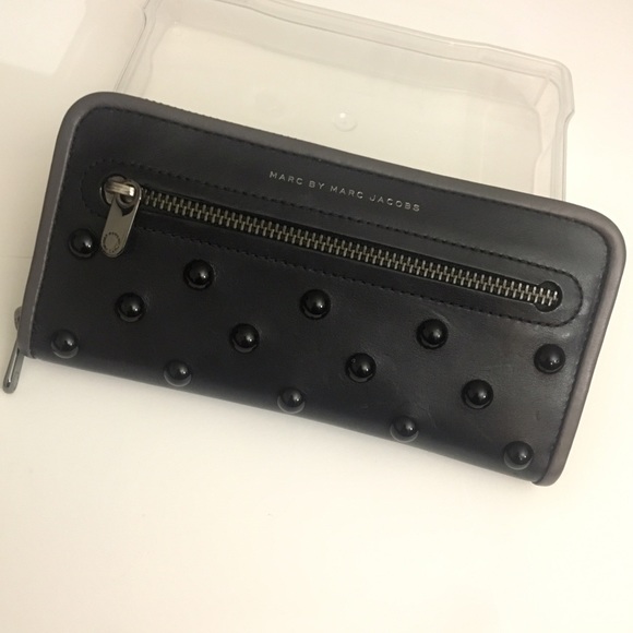 {CLEARANCE PRICE} Luna Stud Slim Zip Around Wallet