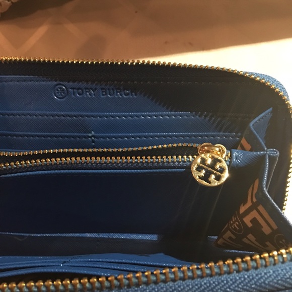 Tory Burch Saffino leather zip around wallet - Picture 2 of 4