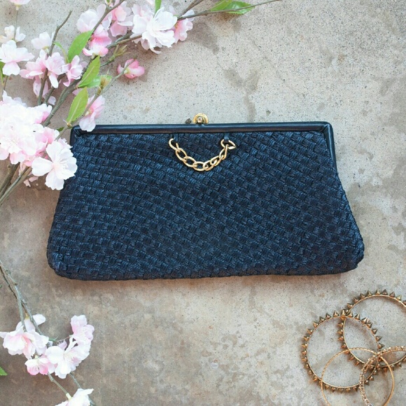 VINTAGE . 1950s . navy straw woven clutch - Picture 1 of 2