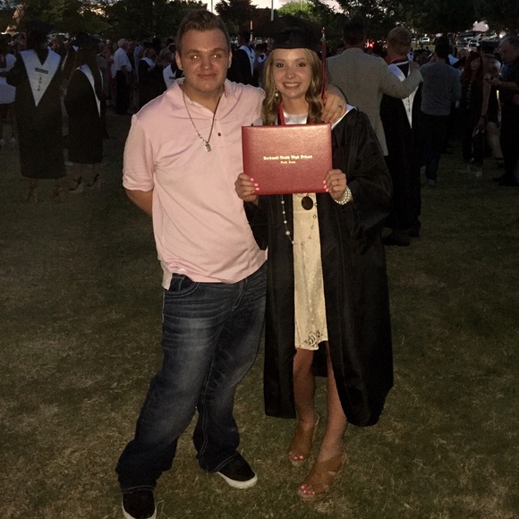 Meet your Posher, Alexis - Picture 2 of 3