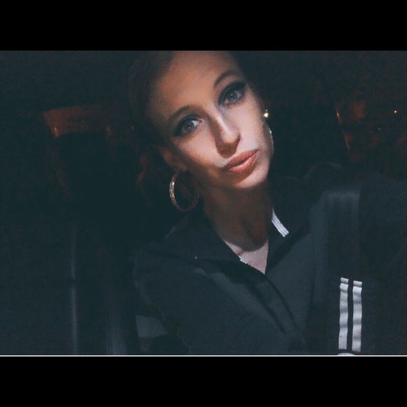 Meet your Posher, Cait