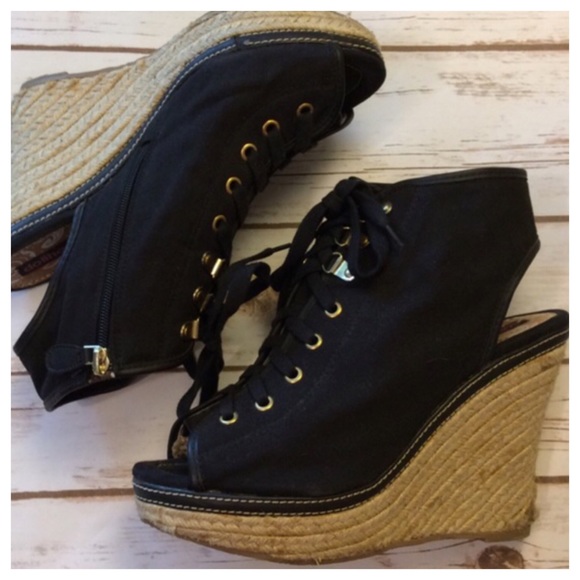 Shoes - Peep toe wedge