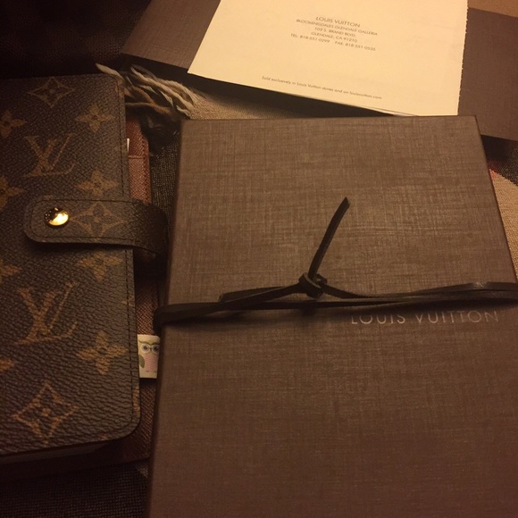 LV SUNGLASS CASE MM