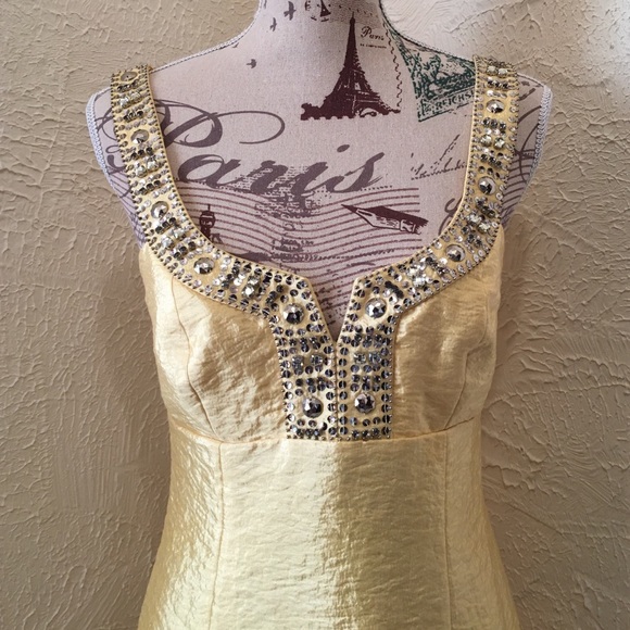 NWOT Yellow Laundry by Shelli Segal dress size 6 - Picture 2 of 4
