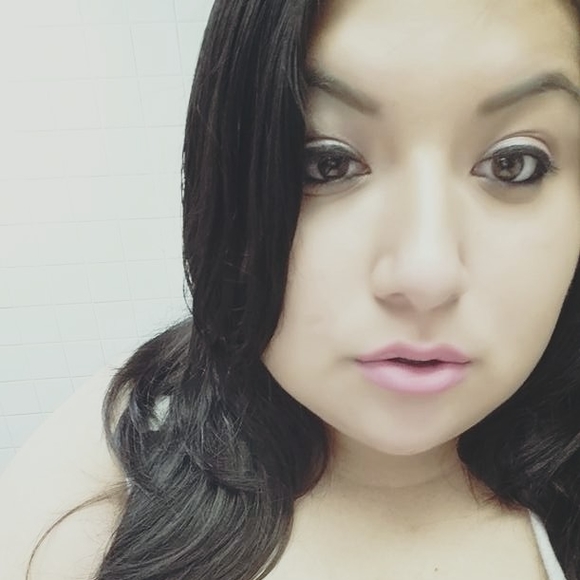 Meet your Posher, Aracely - Picture 1 of 1
