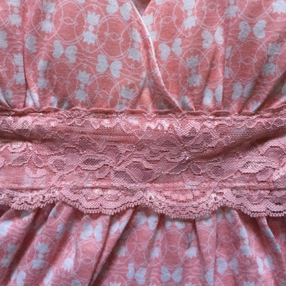 🎀Forever21🎀Butterfly & Floral Print Top - Picture 2 of 3