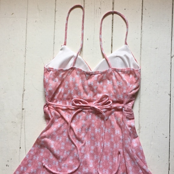 🎀Forever21🎀Butterfly & Floral Print Top - Picture 3 of 3