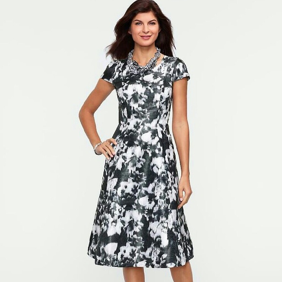 Talbots Metallic Print Dress w/ Pockets!