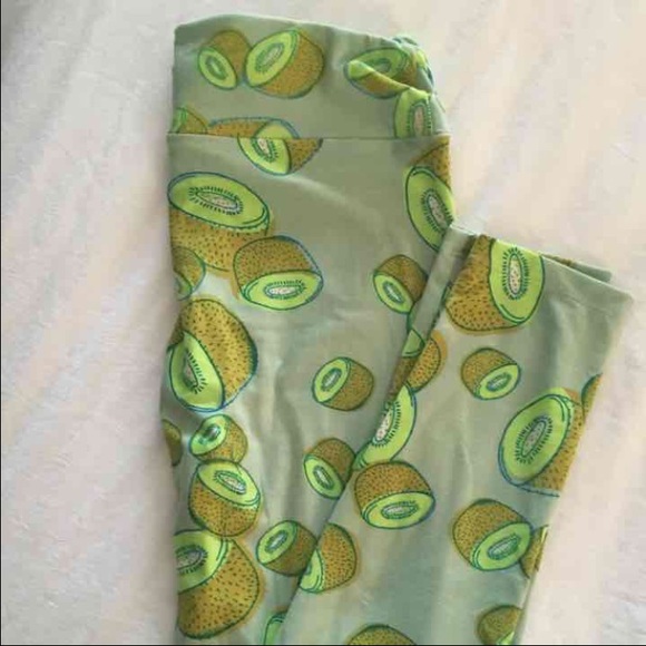 🍍LulaRoe OS One Size Green Kiwi print Leggings 🍍