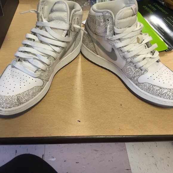 Size 6.5 8/10 negotiable