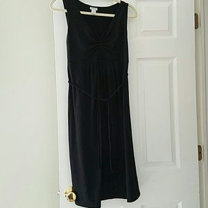 Black sleeveless maternity sun dress.