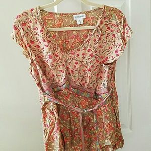 Beautiful maternity top, gorgeous on!