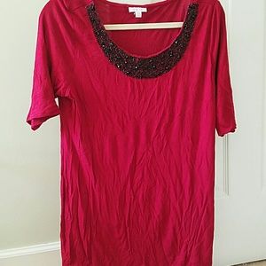 Beautiful maternity top, fitted and comfortable.