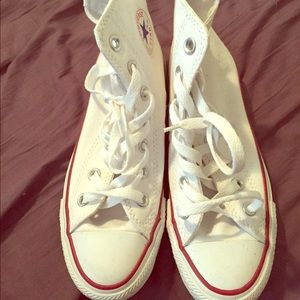 White Converse woman's size 5!!!!