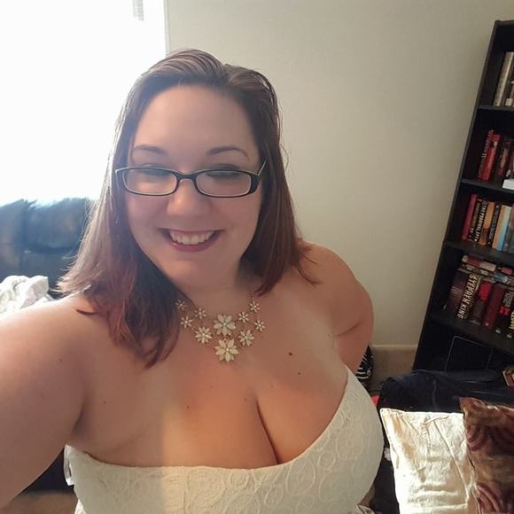 Meet your Posher, Amanda - Picture 1 of 1