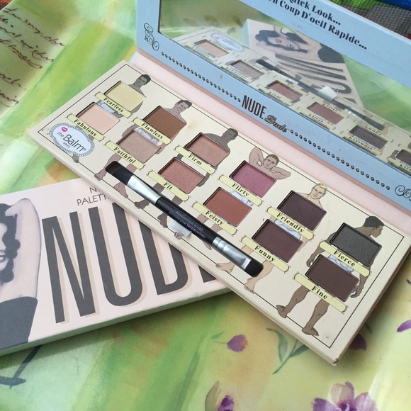 Eyeshadow Matte Shimmer Palette with brush Makeup - Picture 2 of 2