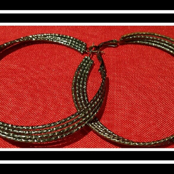 Black Round Circle Earring Drop 2-3/4" Leaver Back Closure