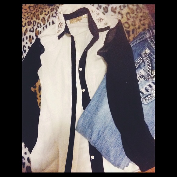 Long sleeve button up Size: xs