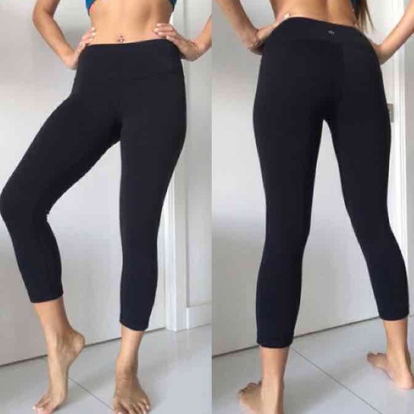 Lululemon reversible black crops 4