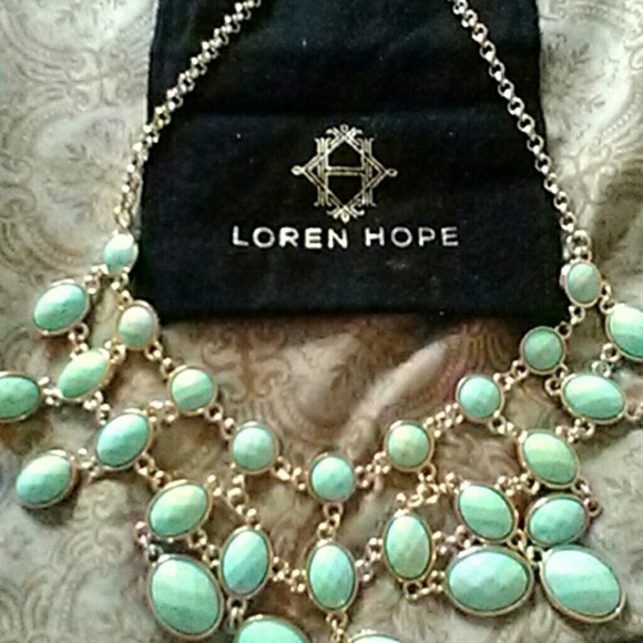 Reversible statement necklace.