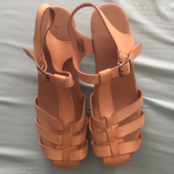 Old Navy Size 9 Tan Clog