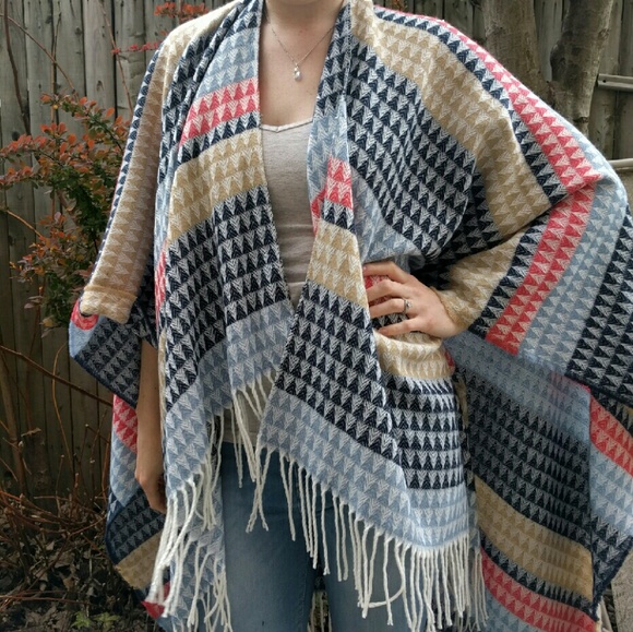 BCBG Sweaters - 🎆4th of July sale! BCBG poncho