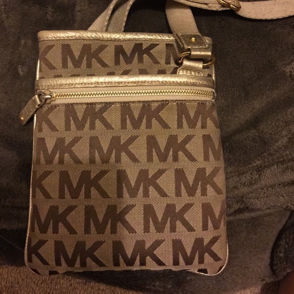 Michael Kors Crossbody - Picture 2 of 4