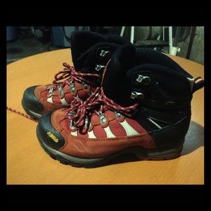 Asolo hiking boots, almost new!