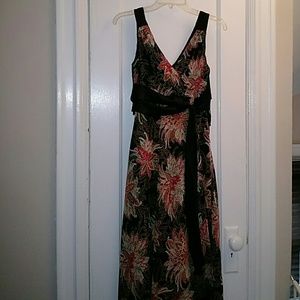 Sleeveless summer dress. High waist tie ,sip side.