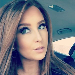 Meet your Posher, Courtney