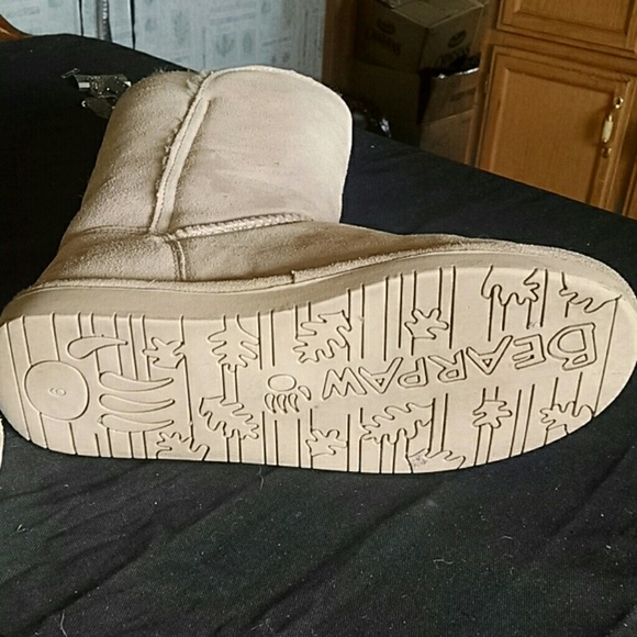 ***SOLD***Bearpaw boots - Picture 2 of 4