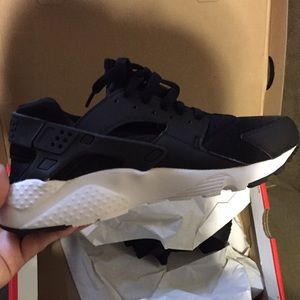 Nike. Huarraches  size 7.5 in women's.