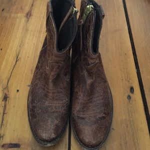 Distressed short cowboy boots, Steve Madden size10
