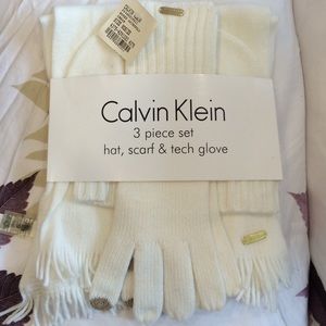 Calvin Klein- 3 piece hat scarf and tech glove set