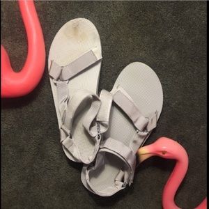 Universal Men's Tevas