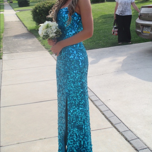 Head turning prom gown