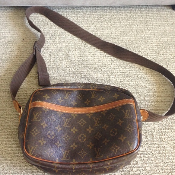 Louis Vuitton Handbags - SOLD Authentic Louis Vuitton reporter bag