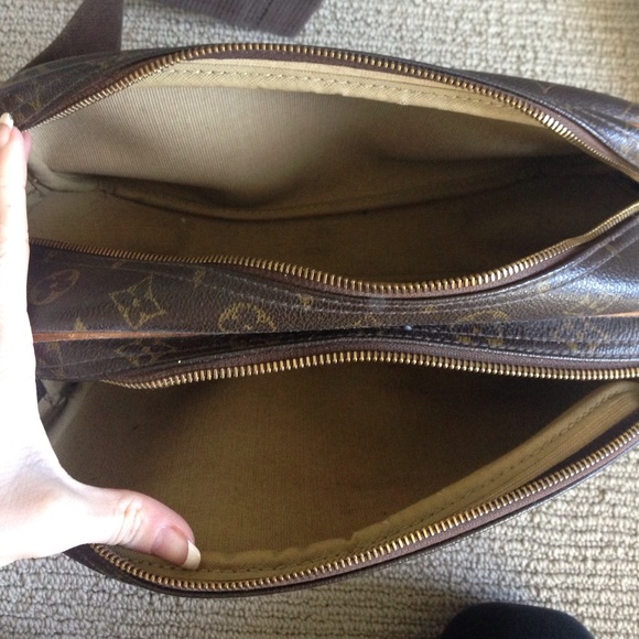 SOLD Authentic Louis Vuitton reporter bag - Picture 2 of 4