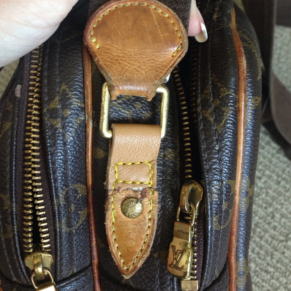 SOLD Authentic Louis Vuitton reporter bag - Picture 3 of 4