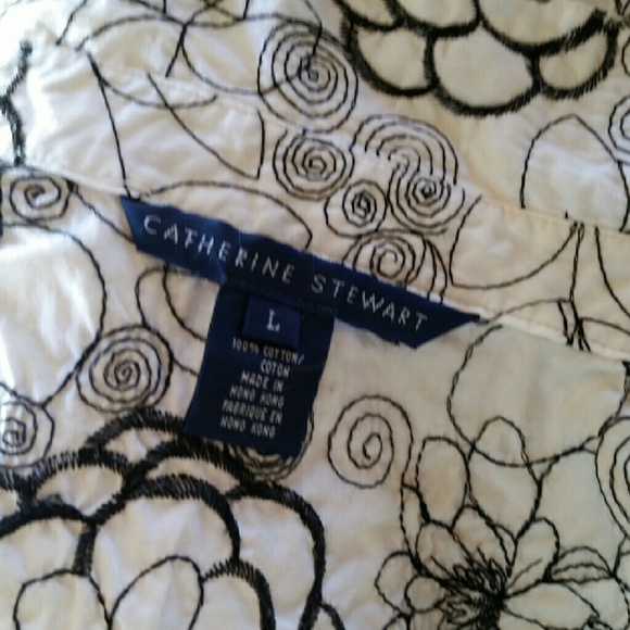 EUC Embroidered Wrap Top - Picture 3 of 3