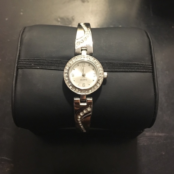 ?SALE? Quartz Crystal Silver Watch